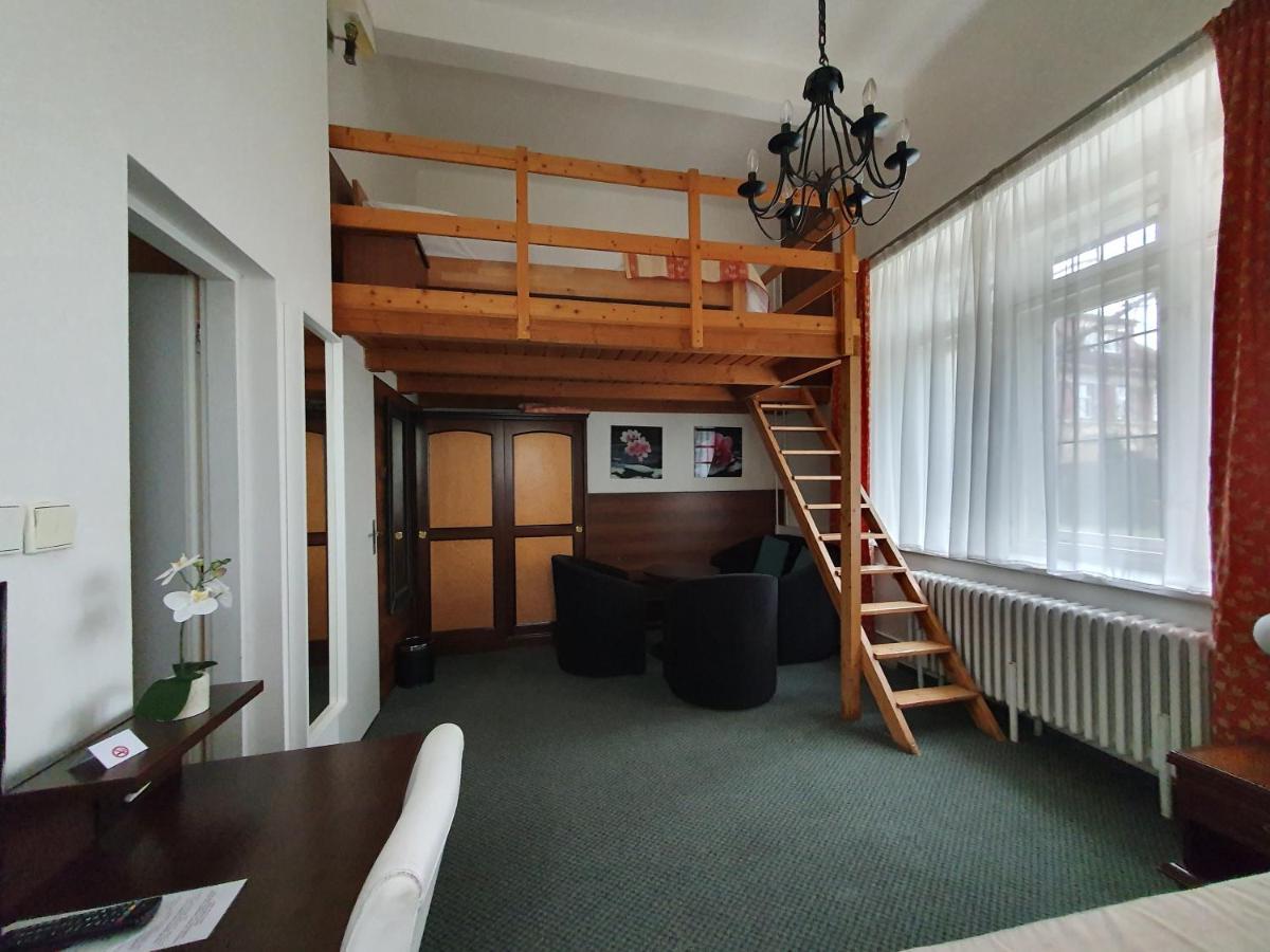 Jana - Domov Mladeze Konukevi Prag