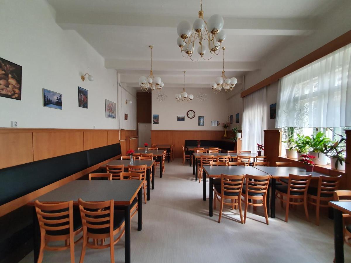 Konukevi Jana - Domov Mladeze Prag